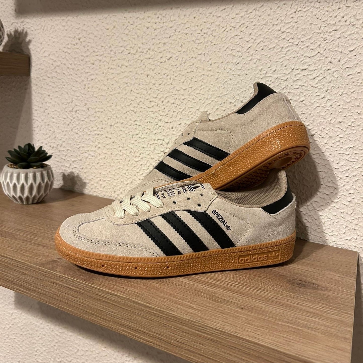 ADIDAS SPEZIAL BEIGE Y NEGRO