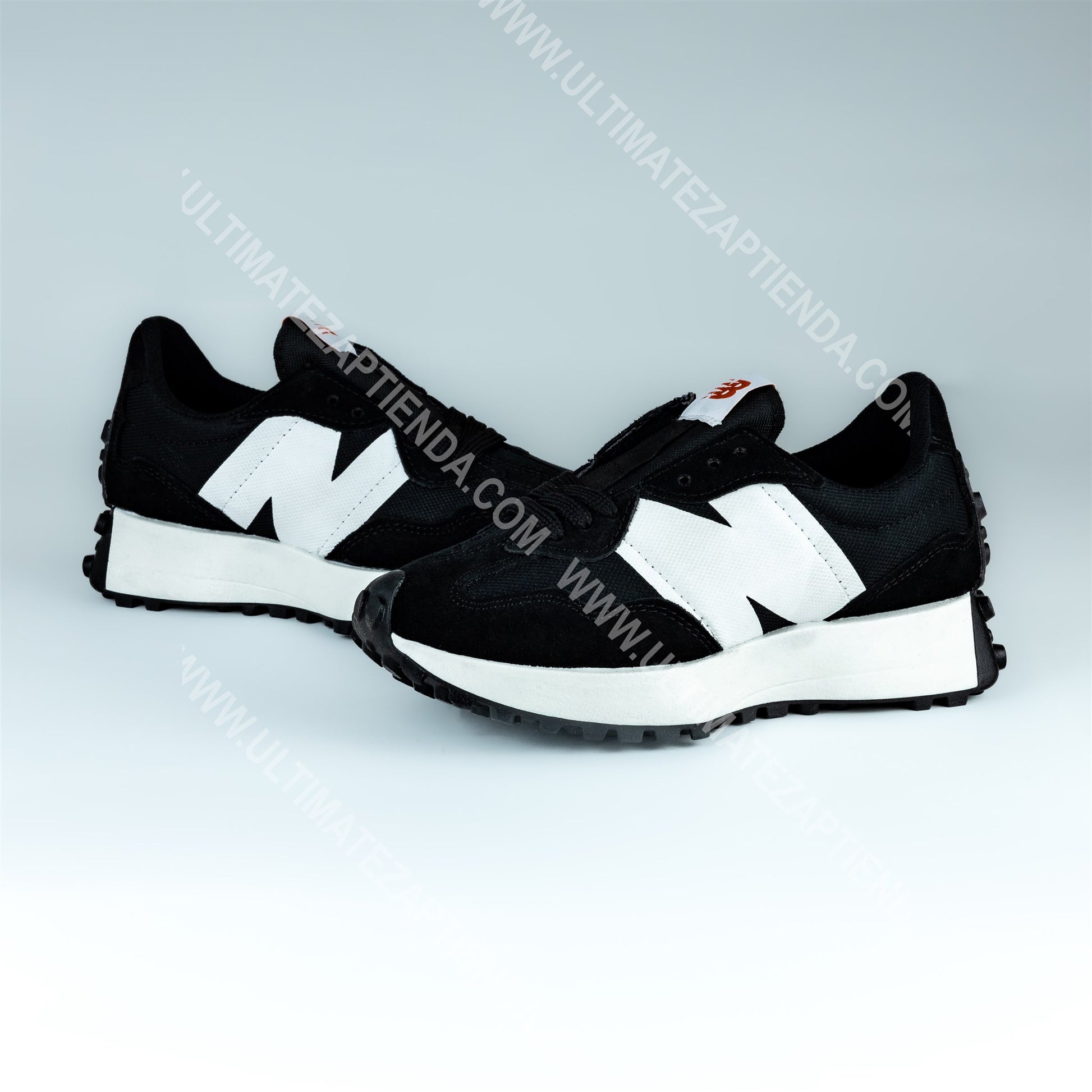 NEW BALANCE 327 NEGRO Y BLANCO